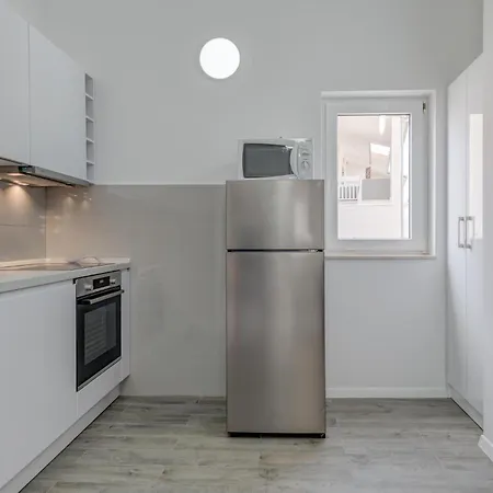Apartment 1 Bedroom Stunning In