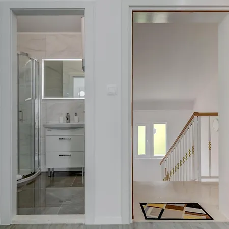 Apartment 1 Bedroom Stunning In