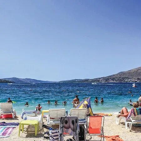 1 Bedroom Amazing In Apartamento Trogir